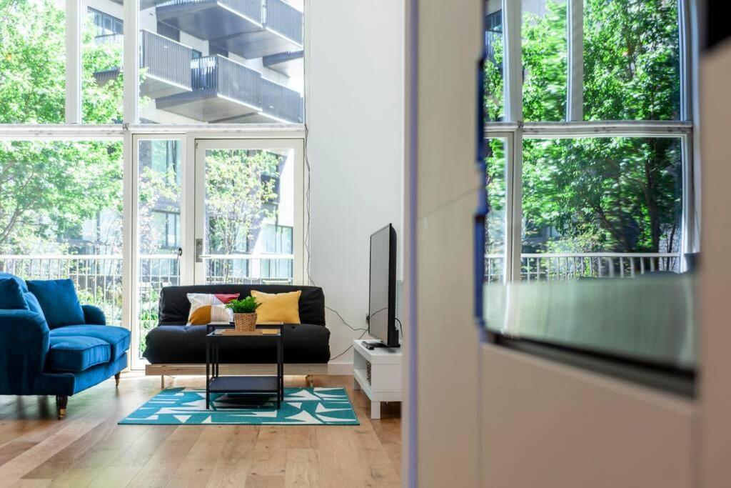 Stunning New 3 Bdr Duplex Wbalcony, East London