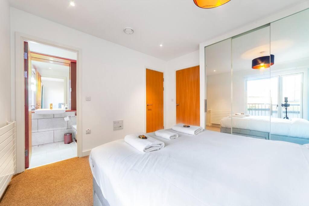 Stunning New 3 Bdr Duplex Wbalcony, East Apartment *