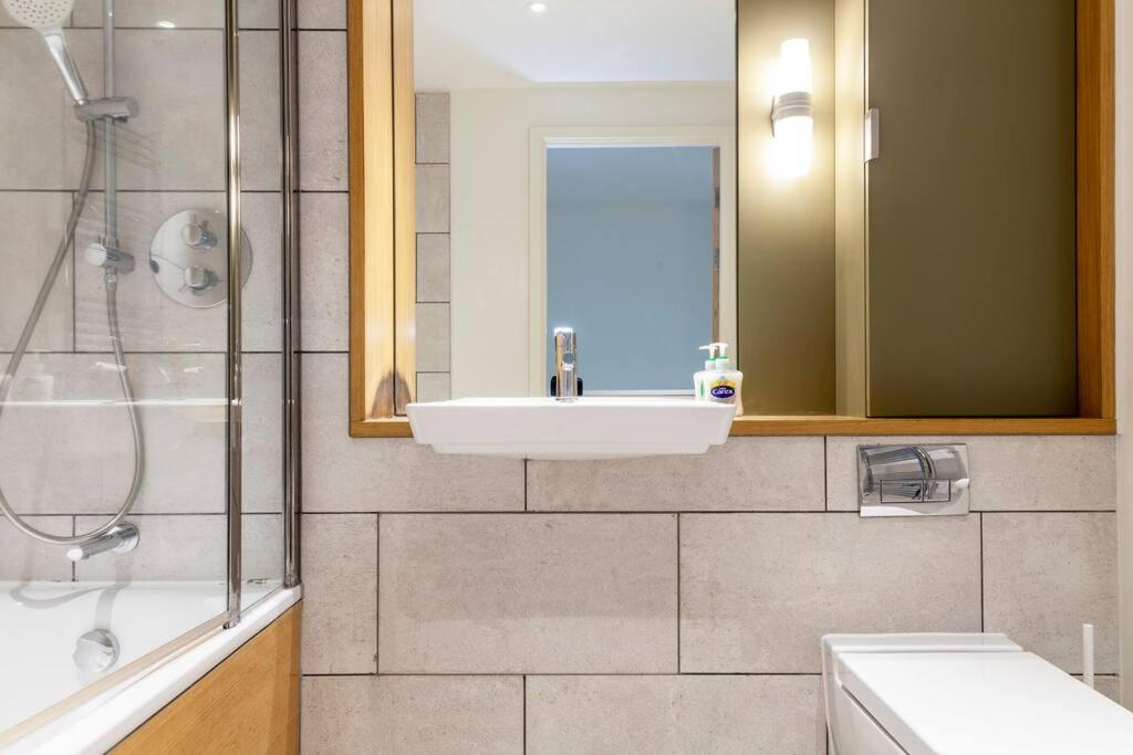 Apartment Stunning New 3 Bdr Duplex Wbalcony, East