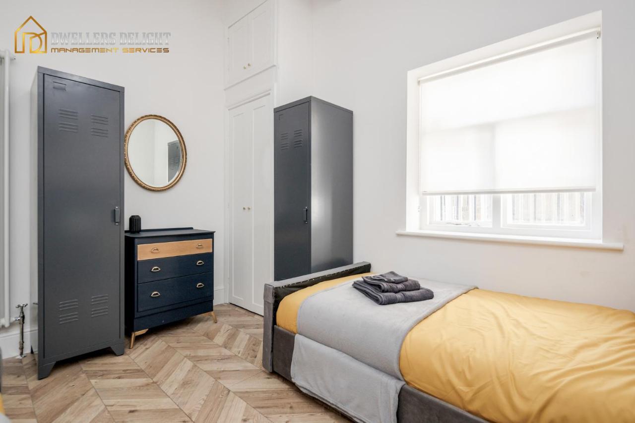 Entire 2 Bed Flat Plaistow,canning Town Prime Location In * London
