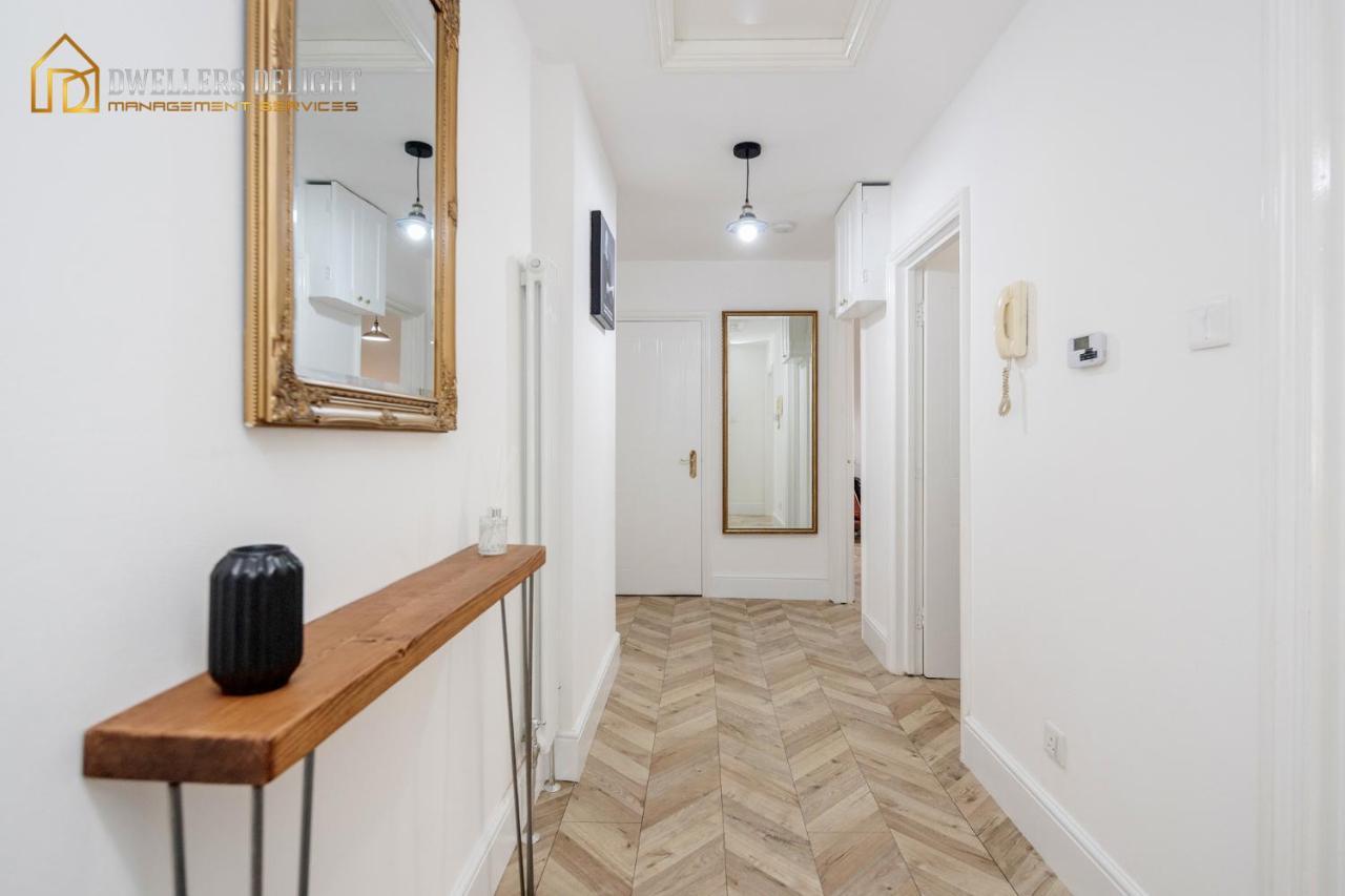 Entire 2 Bed Flat Plaistow,canning Town Prime Location In Apartment