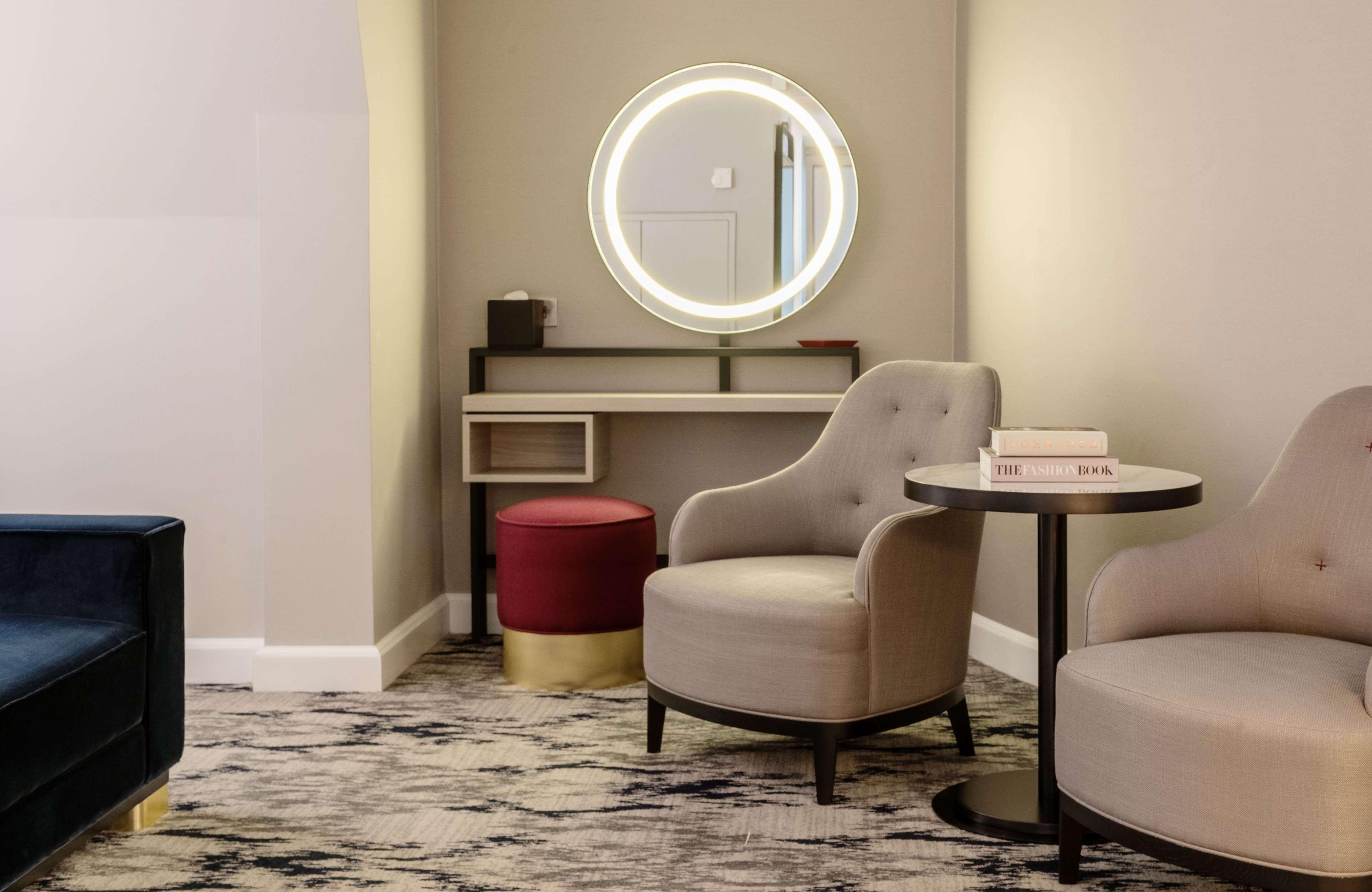 Hotel The Trafalgar St. James, Curio Collection By Hilton