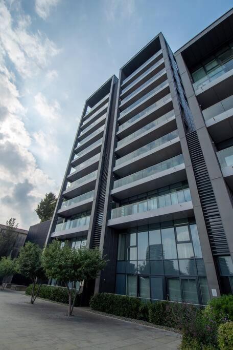 2 Bed 2 Bath - Amazing Views Of And River Thames Apartment London
