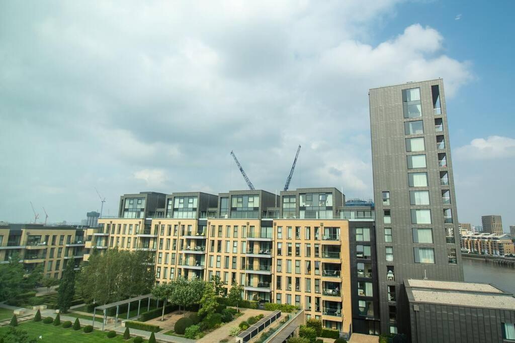 2 Bed 2 Bath - Amazing Views Of And River Thames Apartment London