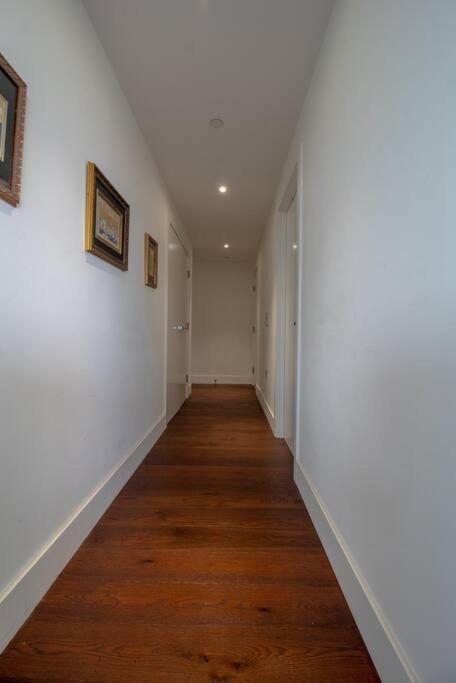 2 Bed 2 Bath - Amazing Views Of And River Thames London