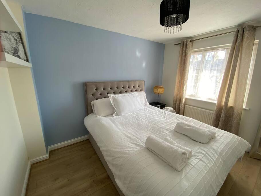 Holiday home Stunning 3 Bedroom Family House In London, Private Parking And Garden, With Great Transport Links To London, The Excel Centre, Canary Wharf, The O2!