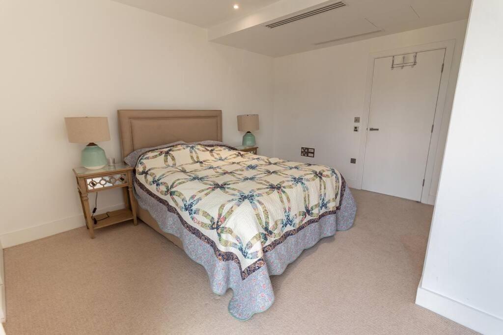 Apartment 2 Bed 2 Bath - Amazing Views Of And River Thames London