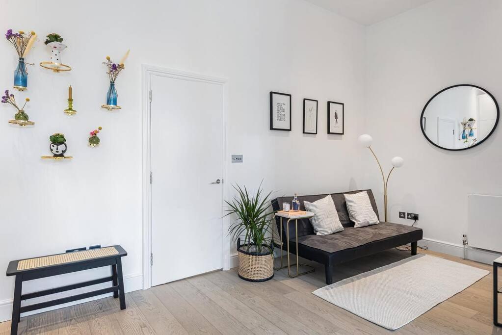 Lady On The Lane- 2 Bed Primrose Hill Apartment