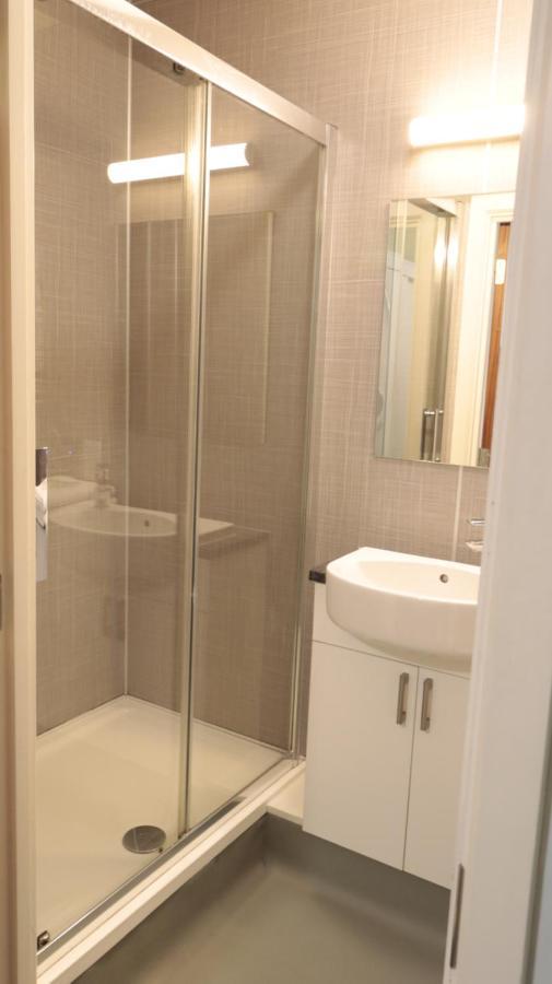 Hostal Lee Abbey *