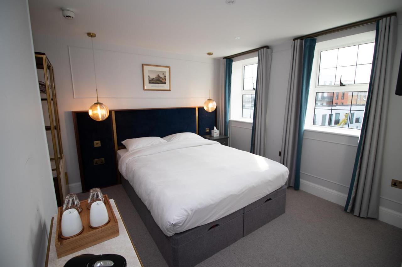 Three Falcons 4* London