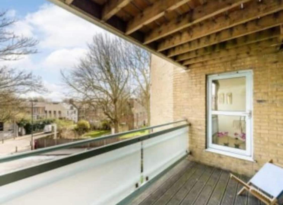 Centrally Located Flat - Battersea Park Road * Londen