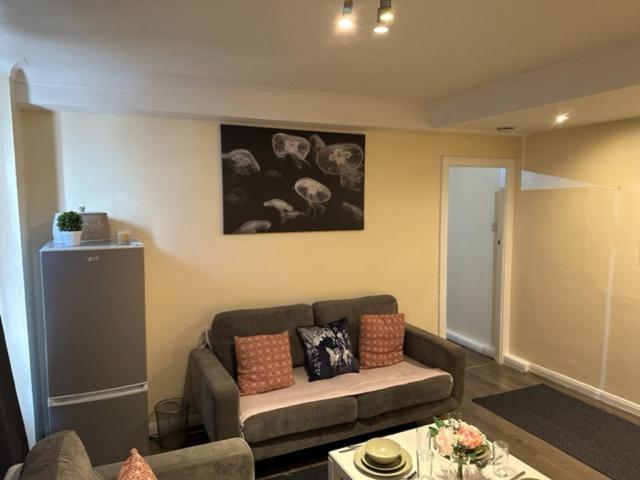 Superb One Bedroom Private London