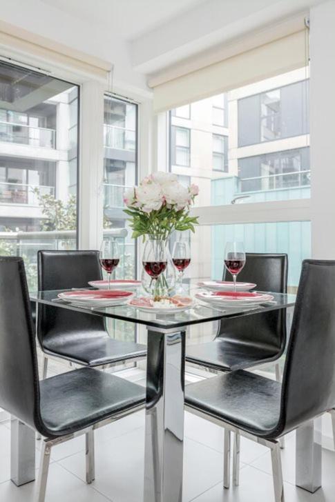 - 4-impressive Apt-city/theatre/events- * Londres