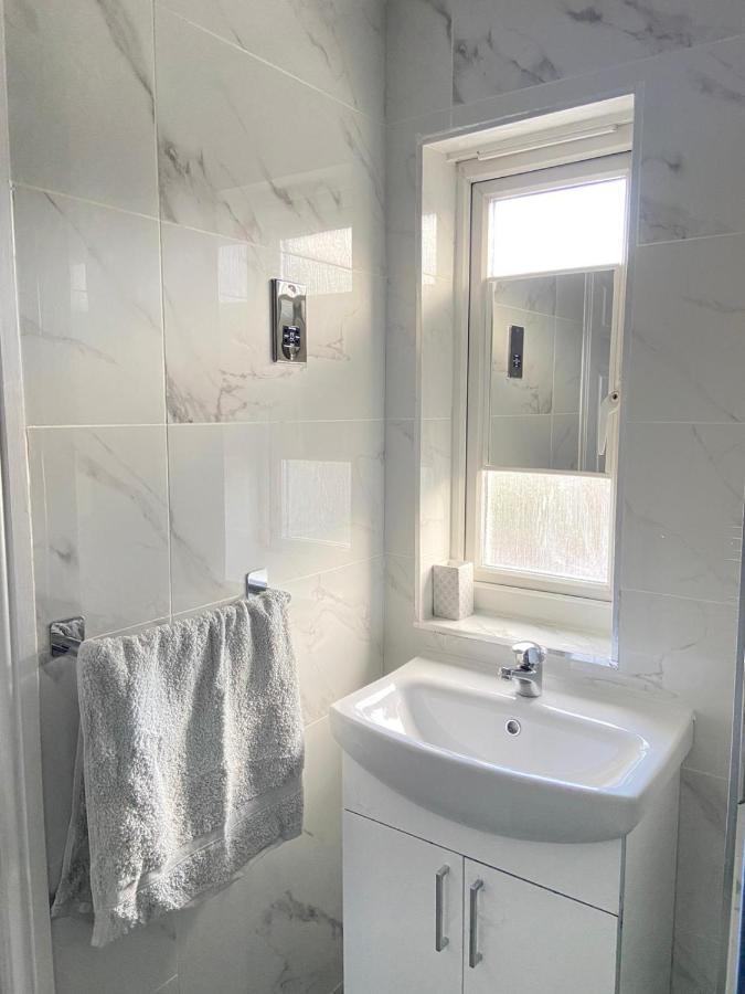 Holiday home Stunning 3 Bedroom Family House In London, Private Parking And Garden, With Great Transport Links To London, The Excel Centre, Canary Wharf, The O2! London