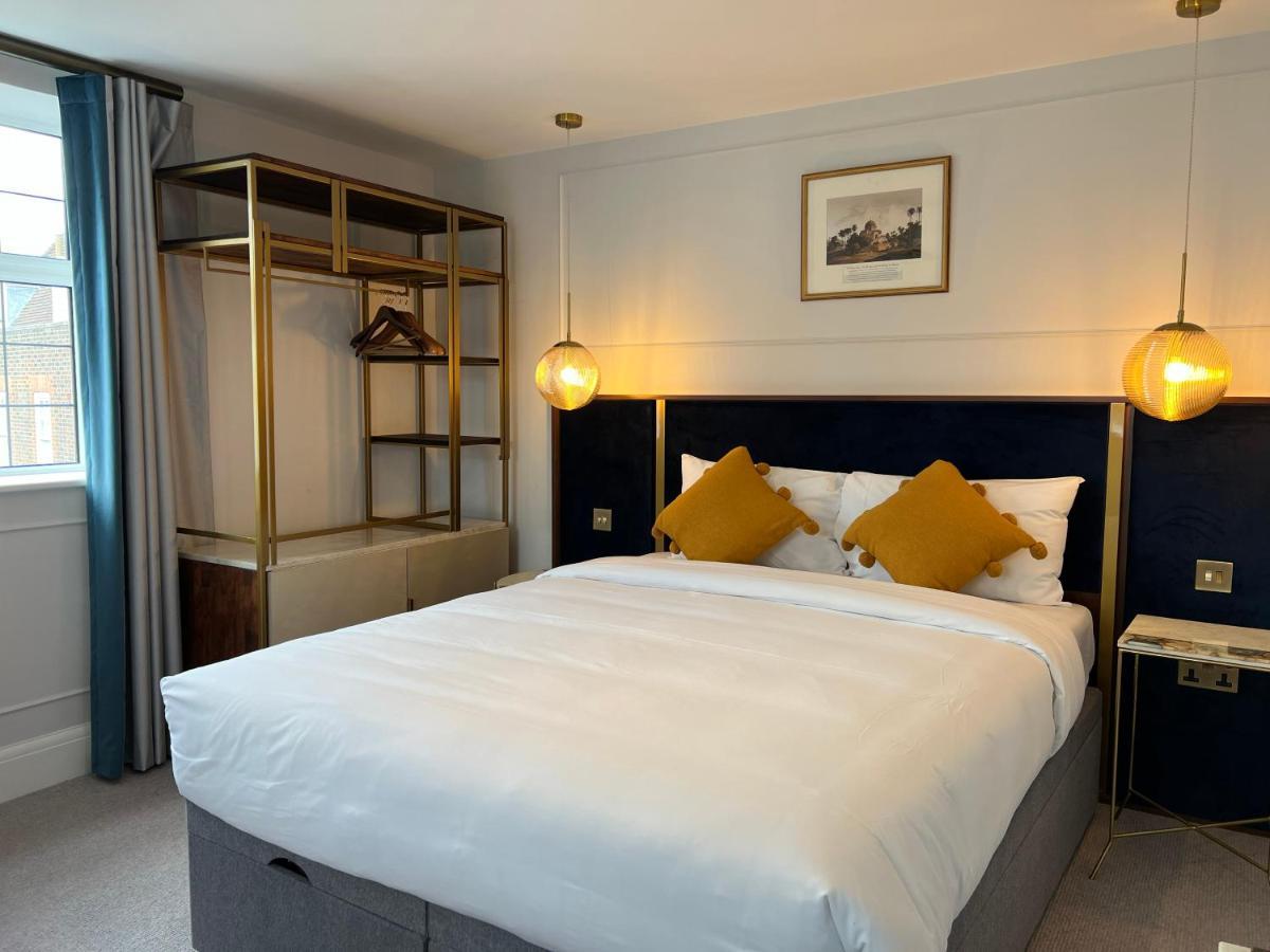 Three Falcons Hotel 4*