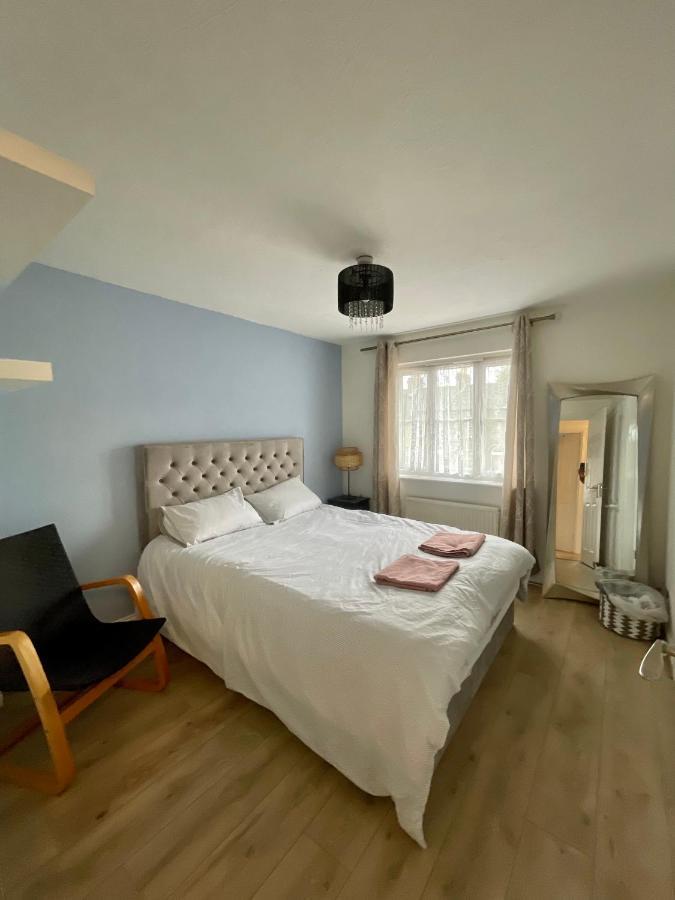 Holiday home Stunning 3 Bedroom Family House In London, Private Parking And Garden, With Great Transport Links To London, The Excel Centre, Canary Wharf, The O2! London