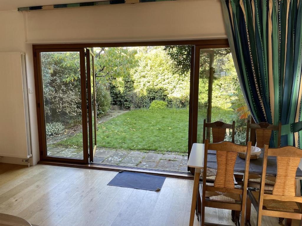 Beautiful 5-bedroom Townhouse Apartment *