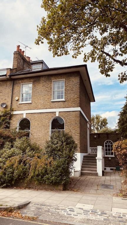 Beautiful 5-bedroom Townhouse * London