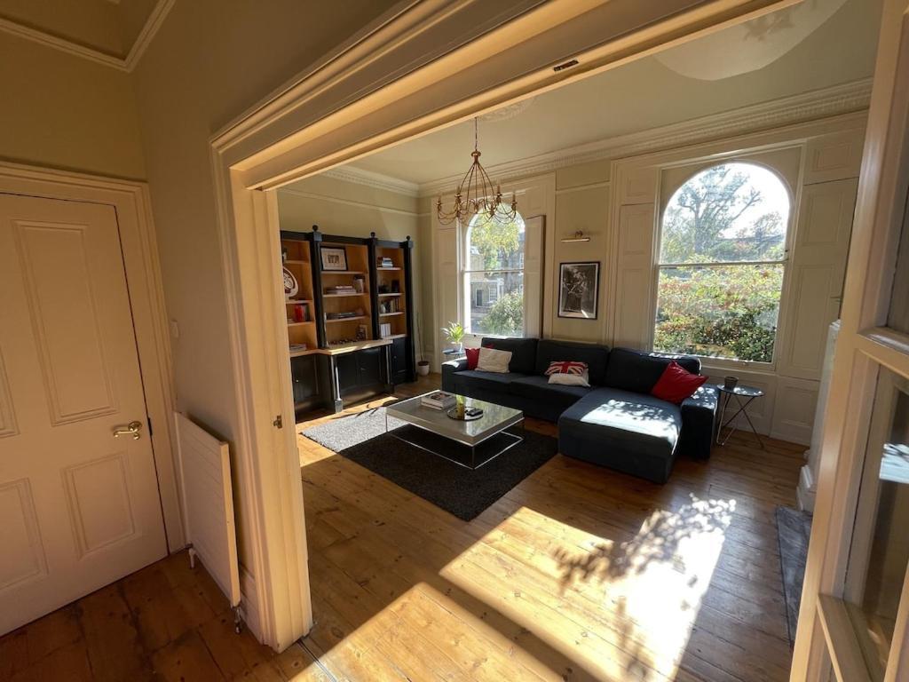 Apartment Beautiful 5-bedroom Townhouse