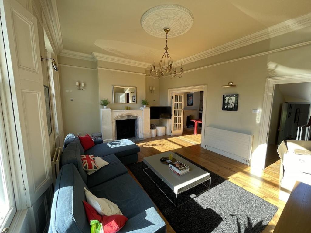 Beautiful 5-bedroom Townhouse *