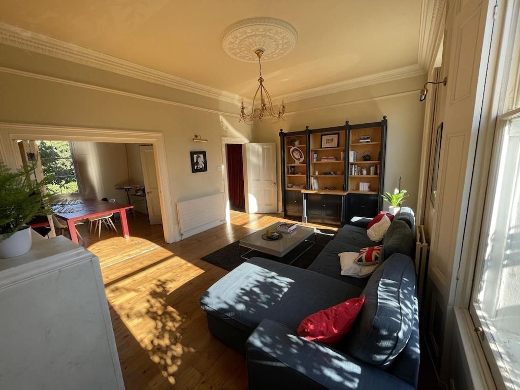 Apartment Beautiful 5-bedroom Townhouse