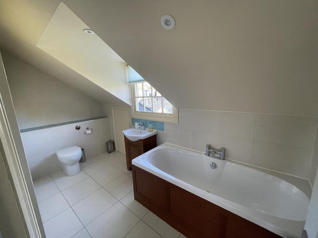 Apartment Beautiful 5-bedroom Townhouse