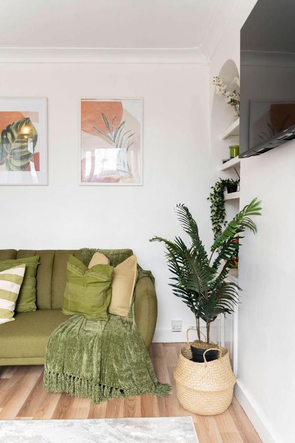 3 Bed Newal Apartment London