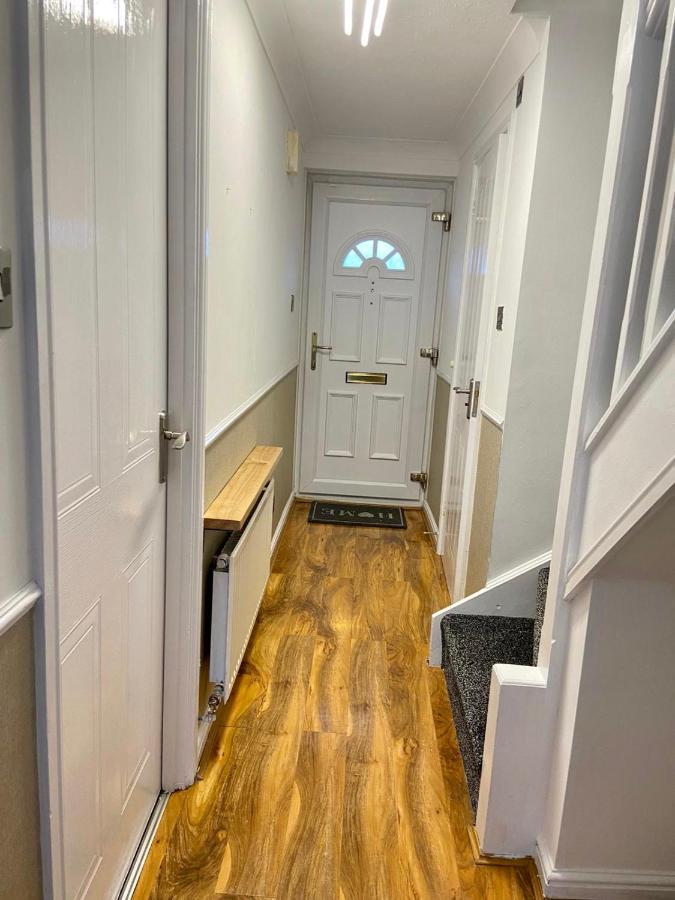 Stunning 3 Bedroom Family House In London, Private Parking And Garden, With Great Transport Links To London, The Excel Centre, Canary Wharf, The O2! Holiday home