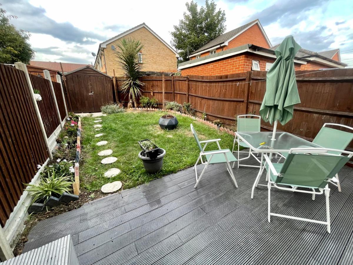 Holiday home Stunning 3 Bedroom Family House In London, Private Parking And Garden, With Great Transport Links To London, The Excel Centre, Canary Wharf, The O2! *