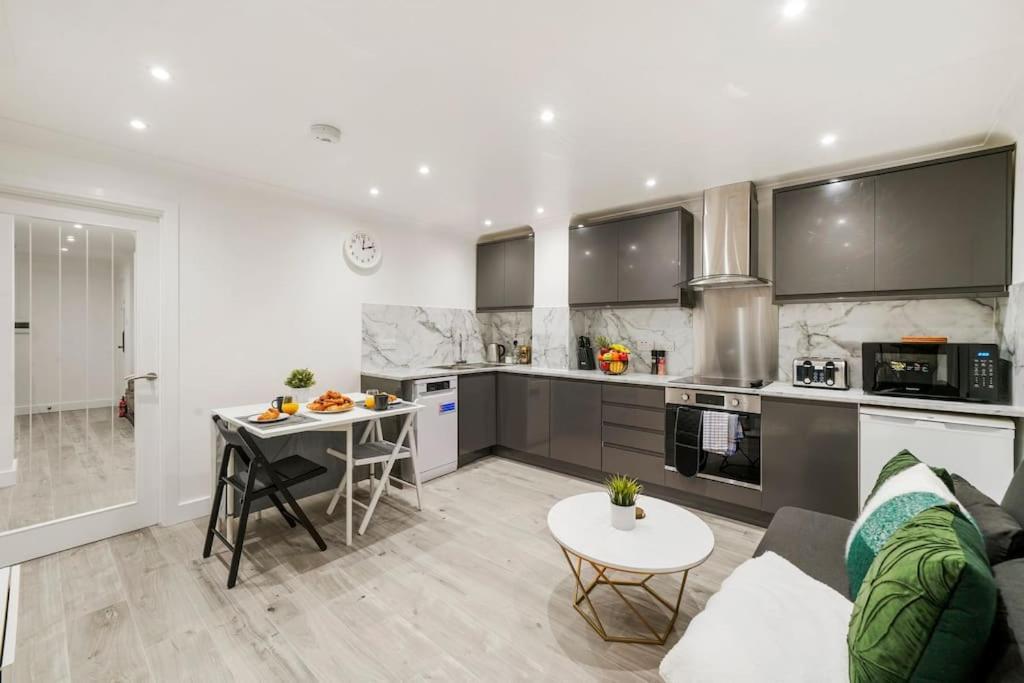 Modern 2 Bedroom In The Heart Of London