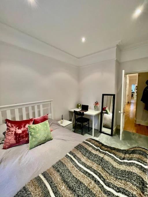 Apartment Spacious Flat With Huge Patio In Central London