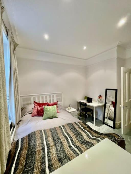 Spacious Flat With Huge Patio In Central London