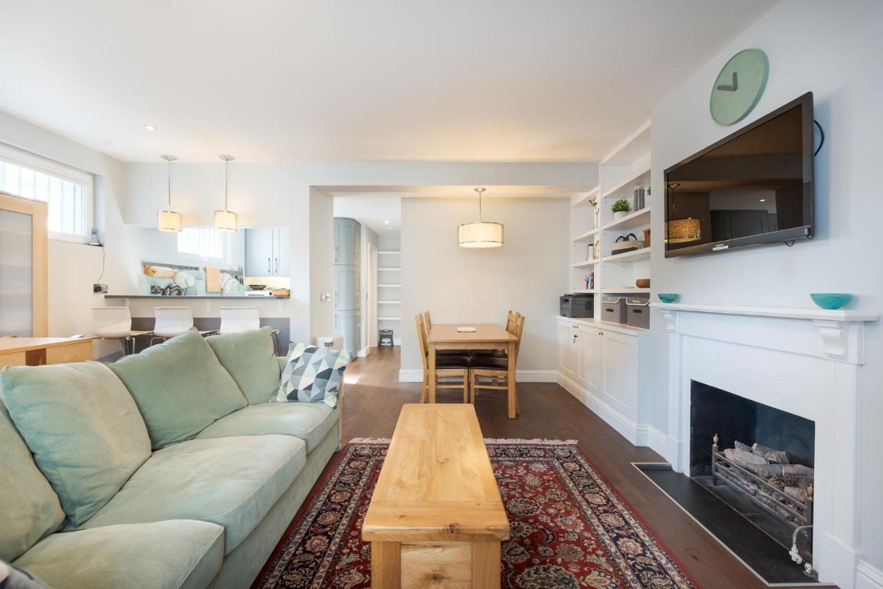 Attractive With Private Patio In Fashionable Fulham By Underthedoormat Apartment *