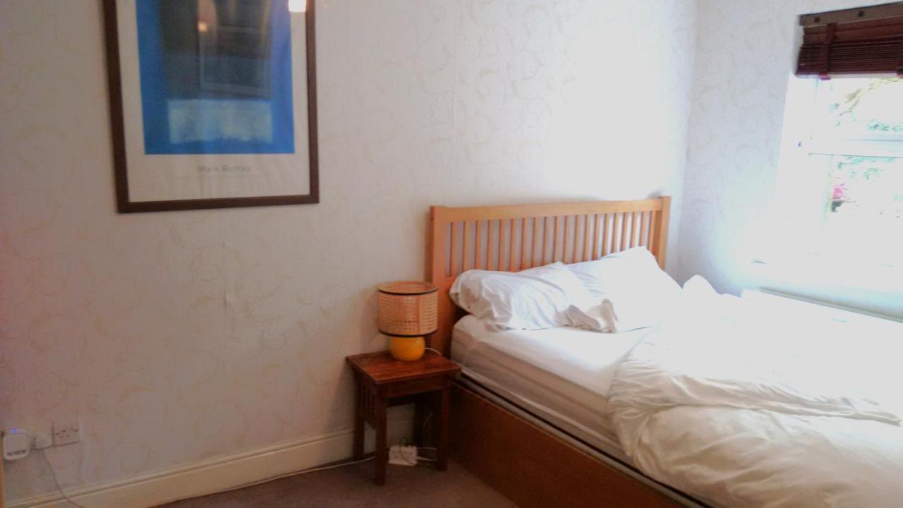 2 Bedrooms & 2 Bathrooms With An Ensuite Apartamento