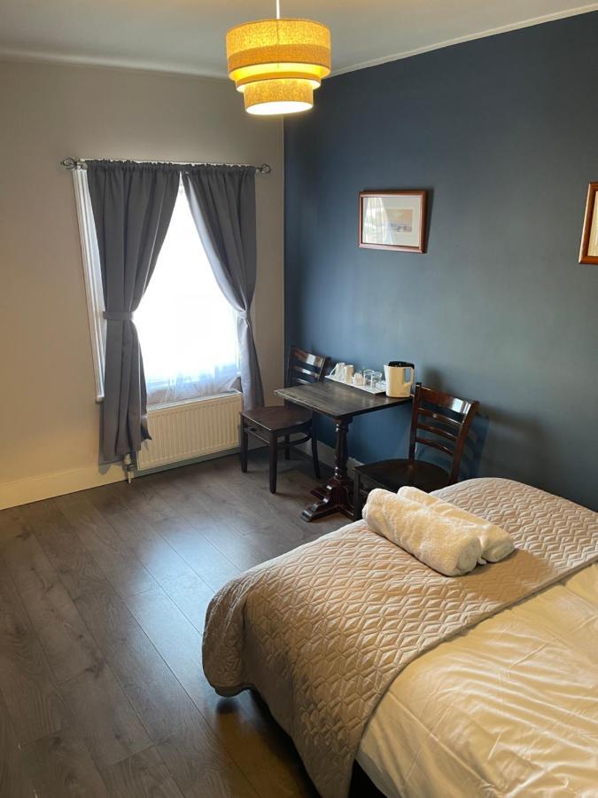 Crown & Sceptre Hotel