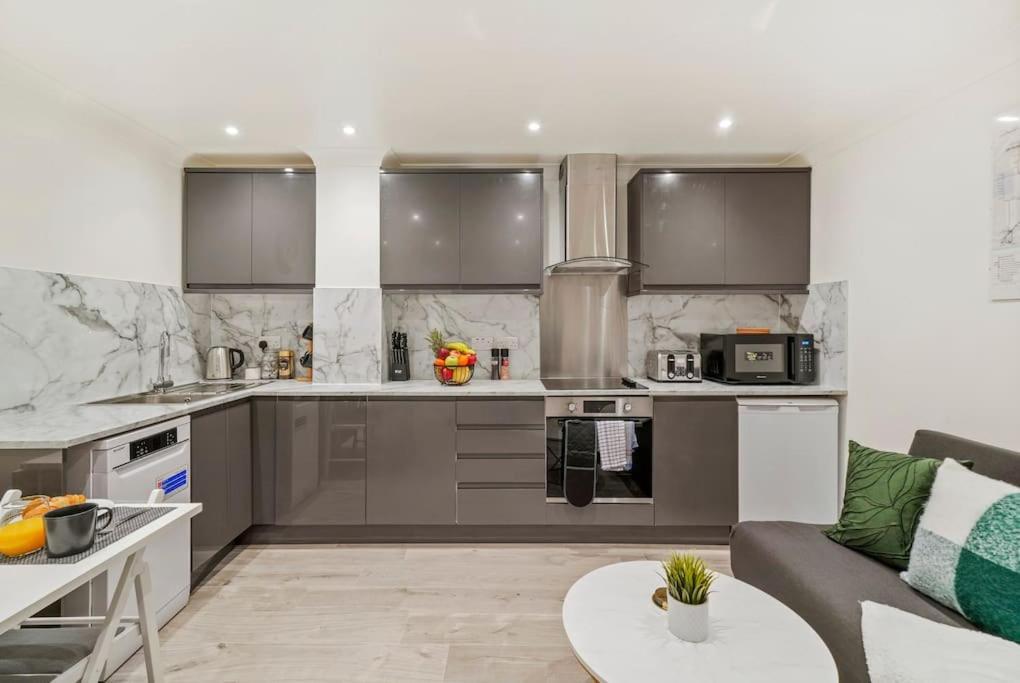 Modern 2 Bedroom In The Heart Of Apartment London