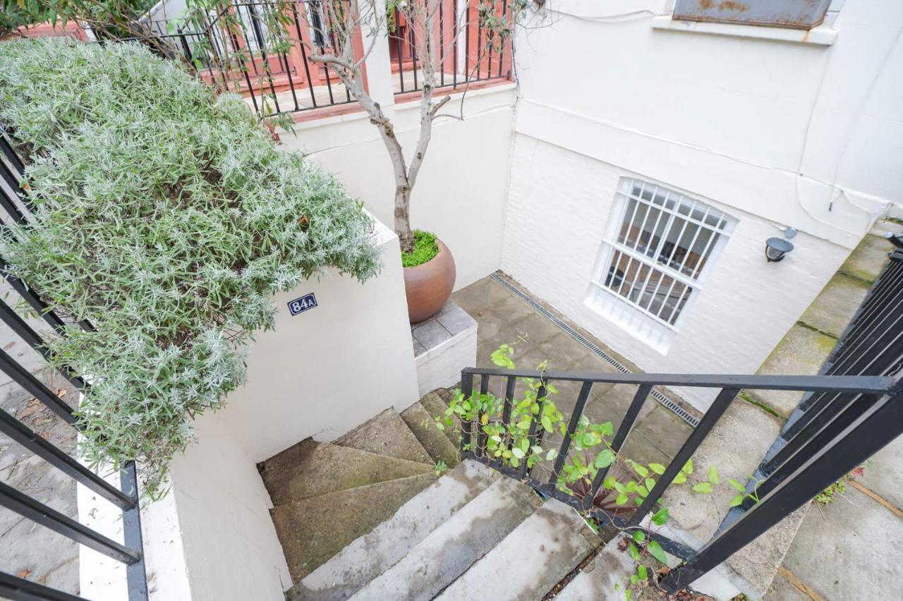 Clarendon Rd By Capital * London