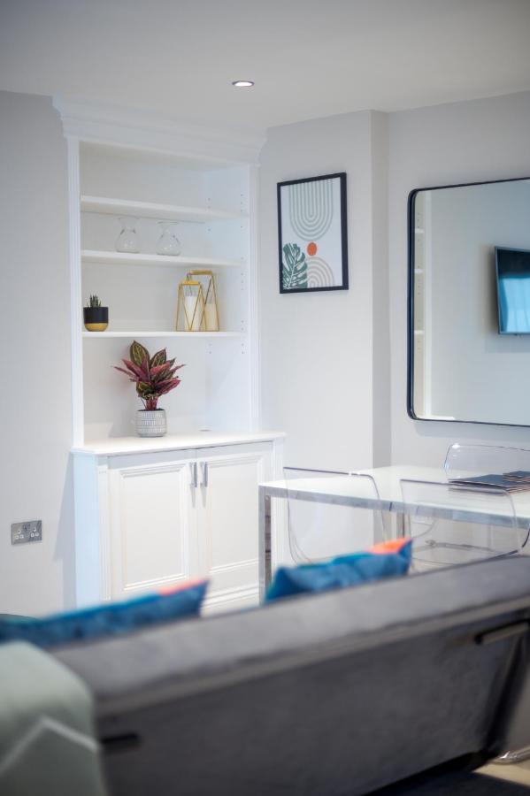 Apartment Clarendon Rd By Capital