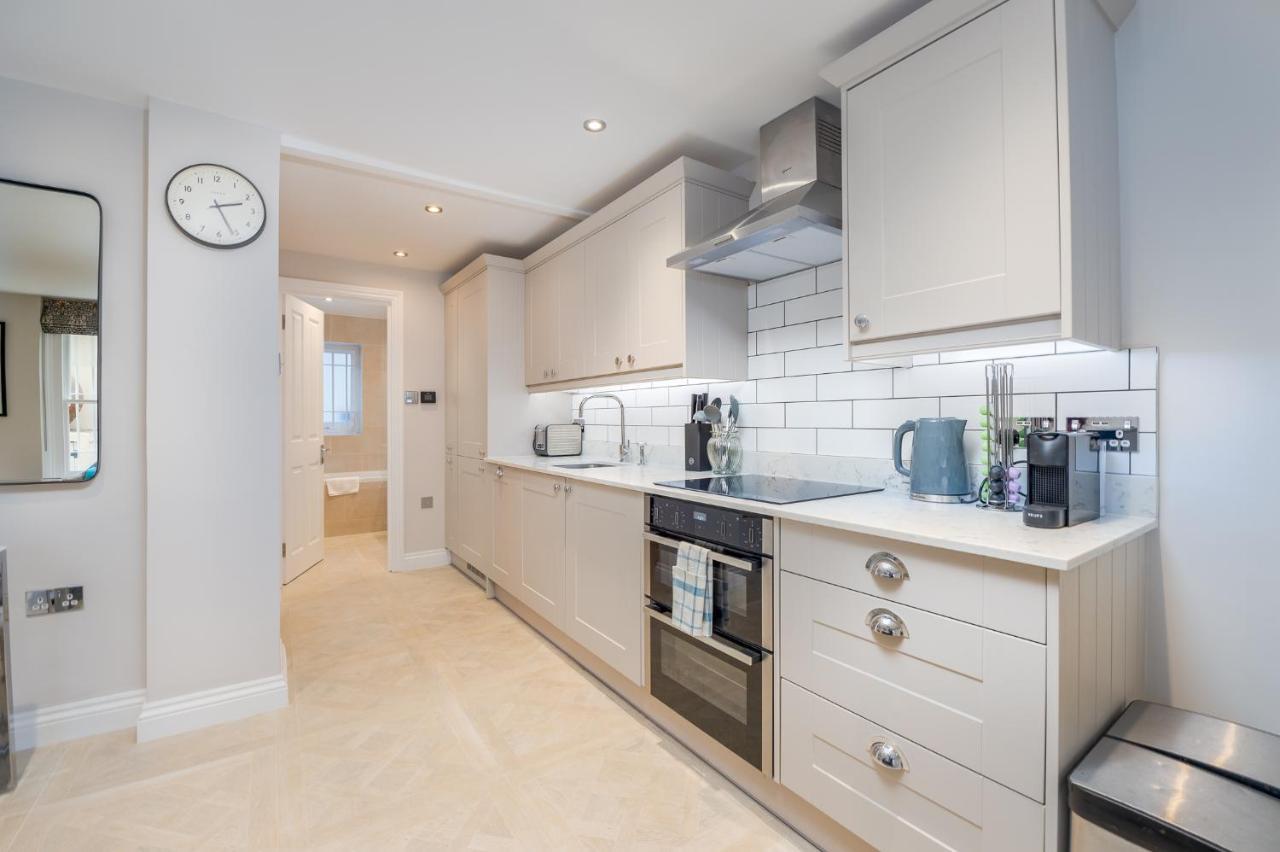 Clarendon Rd By Capital Apartment *
