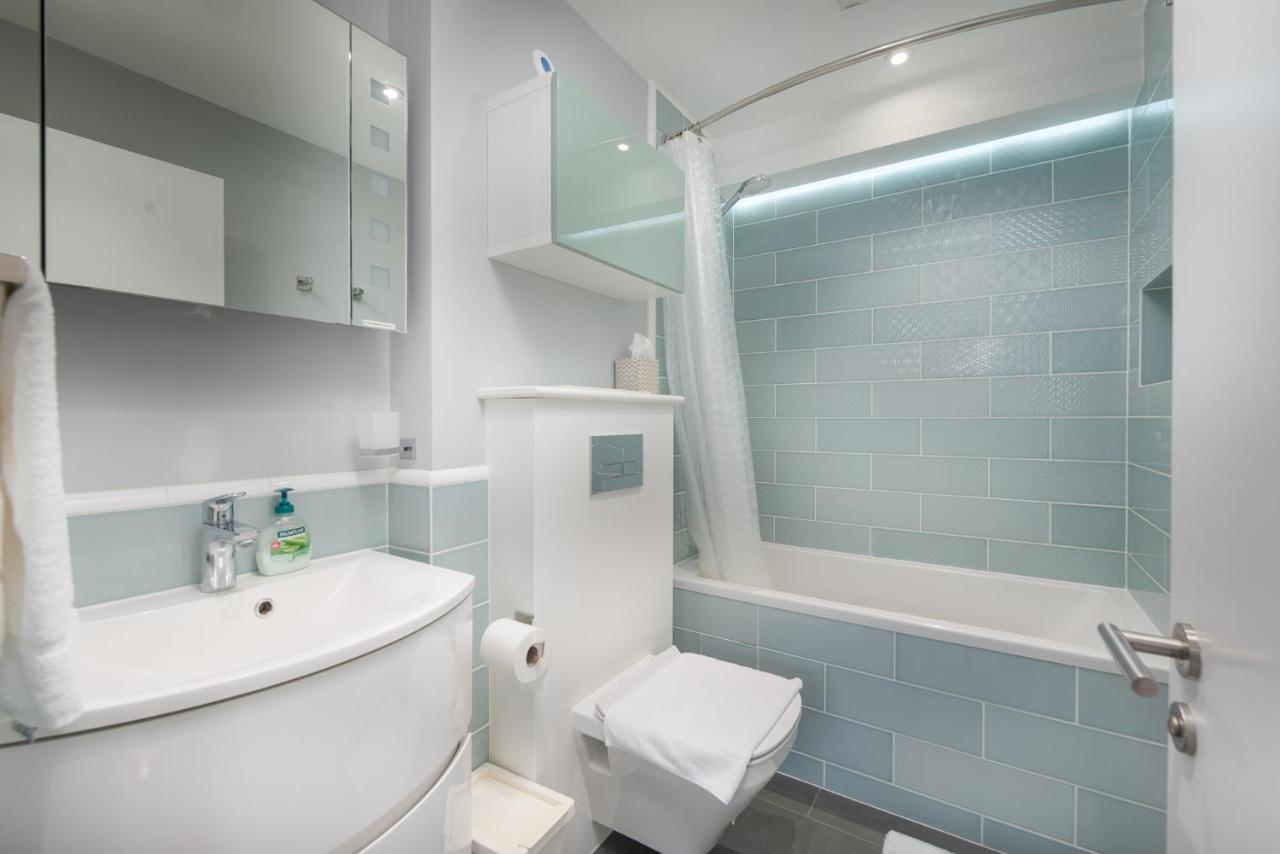 Attractive With Private Patio In Fashionable Fulham By Underthedoormat Apartment London