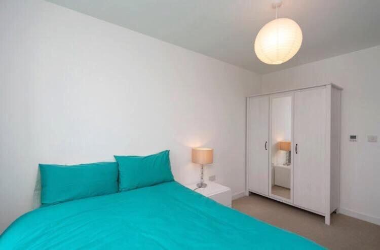 With Private Bathroom In A Modern Two Bedroom Two Bathroom Flat Accommodatie bij particulieren Londen