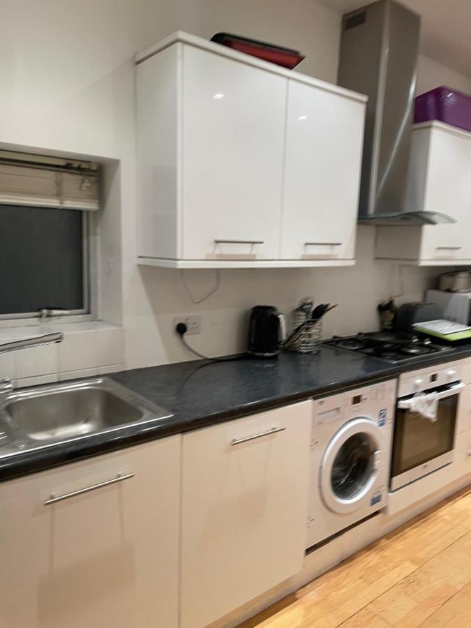 Homestay Cozy & Spacious 2 Mins Away From Train Station
