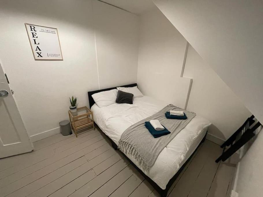 Beautiful 2 Bedroom On Tower Bridge * Londen