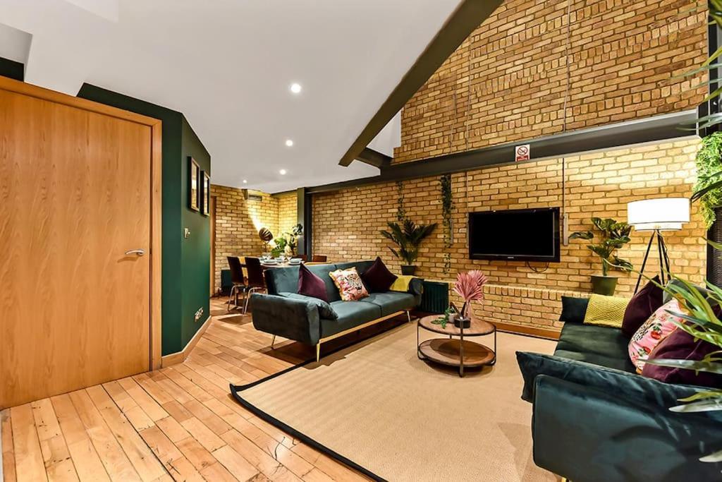 Spacious 2 Bed Urban Jungle Flat, Apartamento *