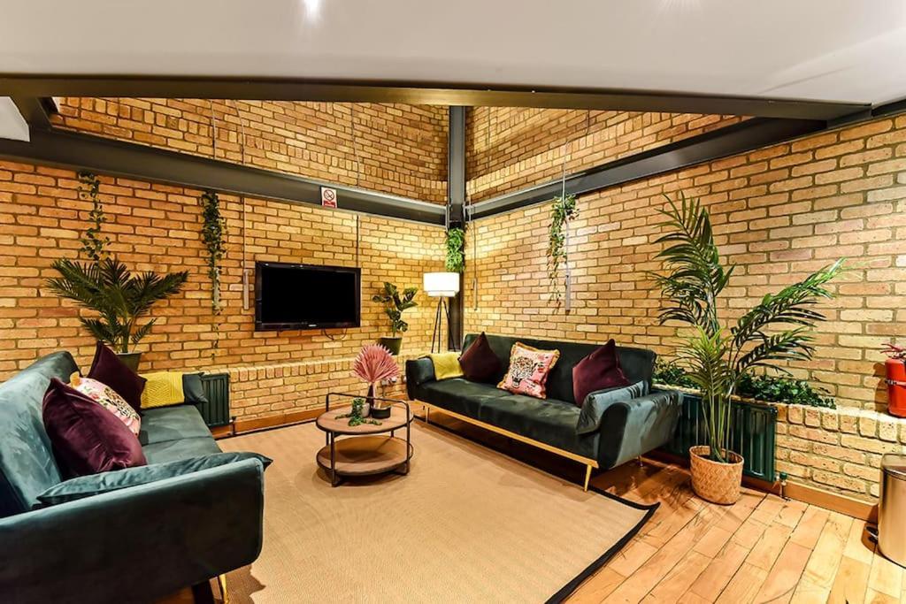 Spacious 2 Bed Urban Jungle Flat, * Londres