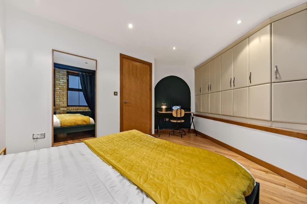 Spacious 2 Bed Urban Jungle Flat,