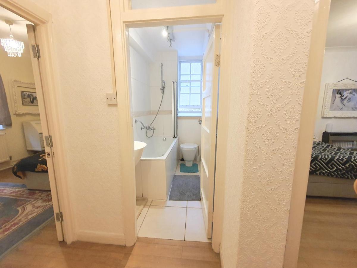 Nearby The Eye & Big Ben, 2 Large Double Bedrooms Londres