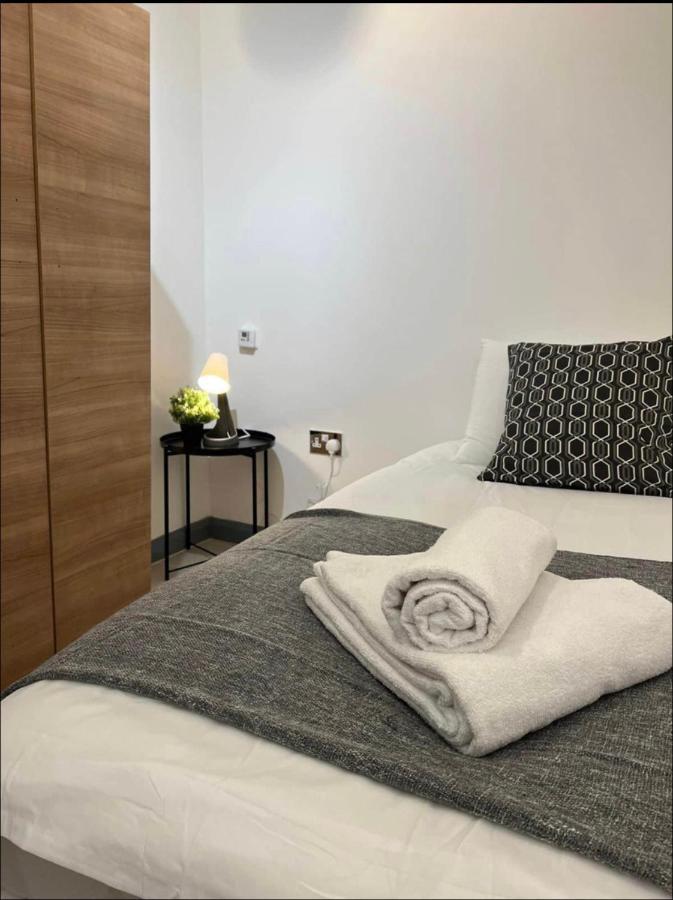 New Build 5 Bedroom In Hackney. Central Apartment *