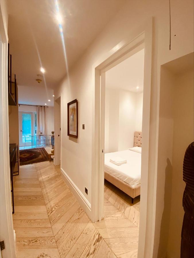 Kensington Garden - 2 Bedrooms Appartement Londen