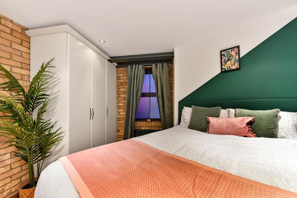 Apartamento Spacious 2 Bed Urban Jungle Flat, Londres